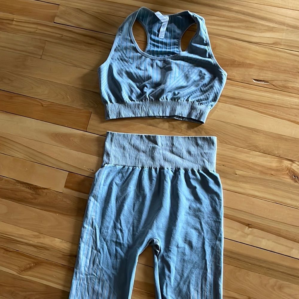 Kimberly C subtle gray/blue stripe seamless legging/sport bra set. M/L